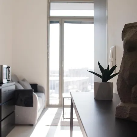 Cozy Penthouse Loft - Near The Airport 公寓 *